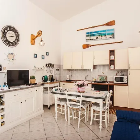 Luna Apartment